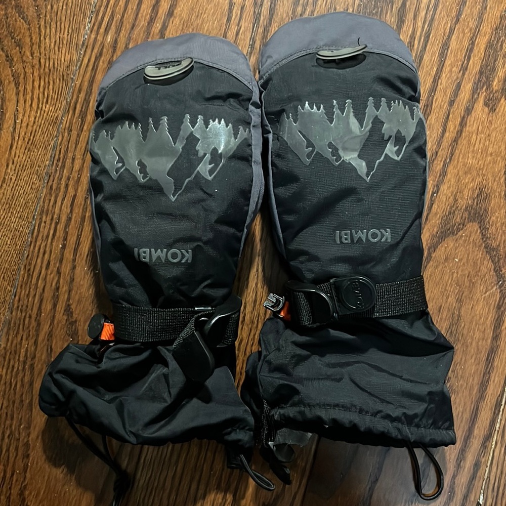 Kids Kombi winter Mittens with Magnet Opening